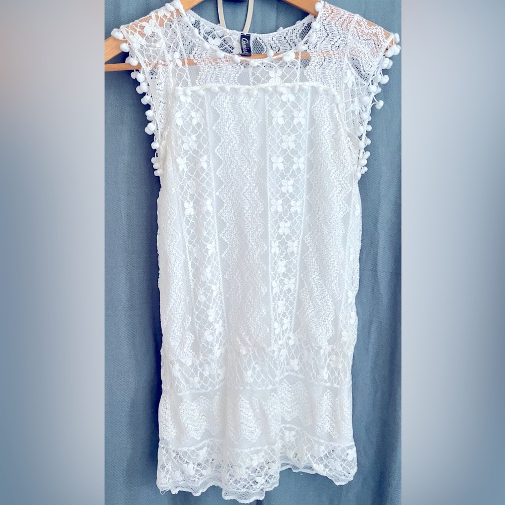 EUC- Cute white lace girl’s dress